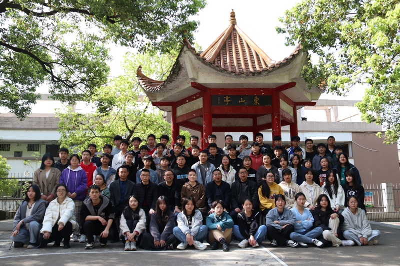 邵陽市華龍中學(xué)高126班畢業(yè)合影 邵陽市華龍中學(xué)高126班畢業(yè)合影